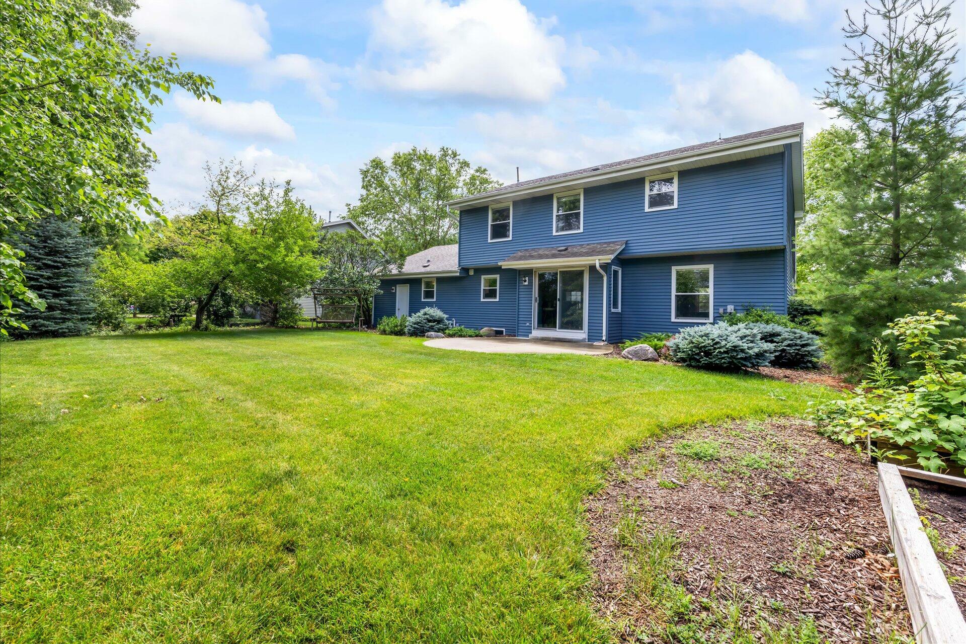 Property Photo:  8510 W Lake Pointe Dr  WI 53132 