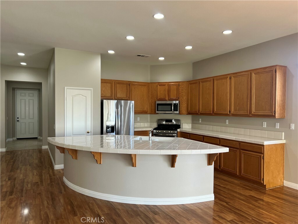 Property Photo:  34556 Sourwood Way  CA 92596 