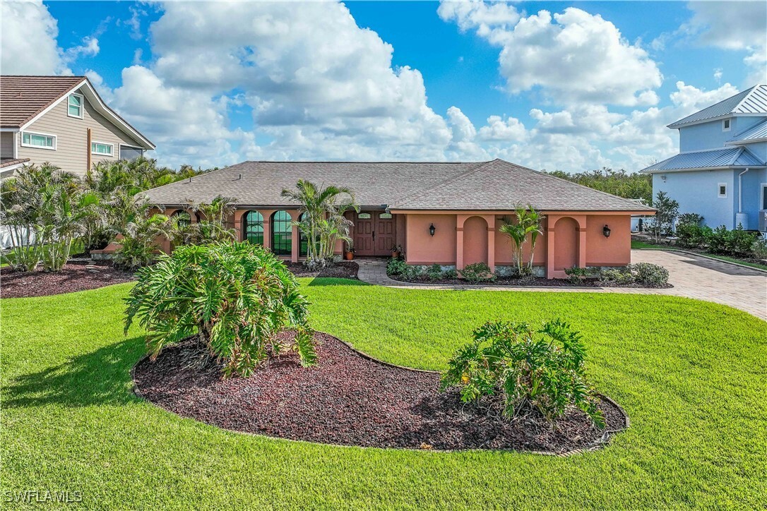 Property Photo:  6548 Daniel Court  FL 33908 