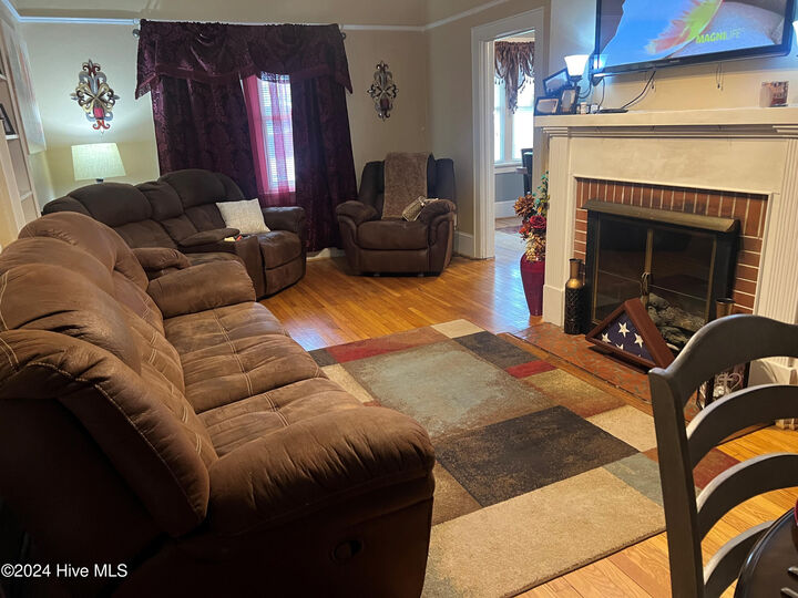 Property Photo: 912 N King Street NC 27983