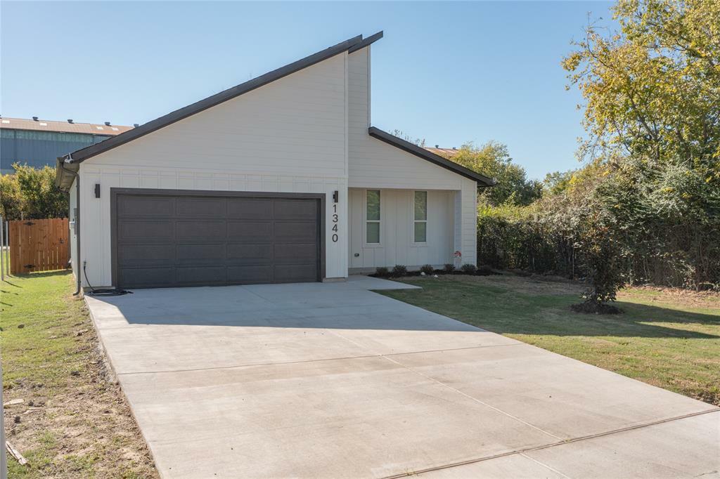 Property Photo:  1340 Amos Street  TX 75212 