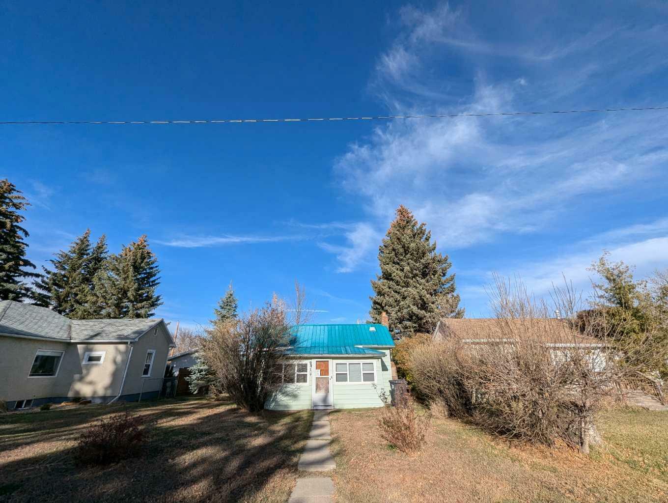 Property Photo:  514 3 Avenue  AB T0J 0B0 