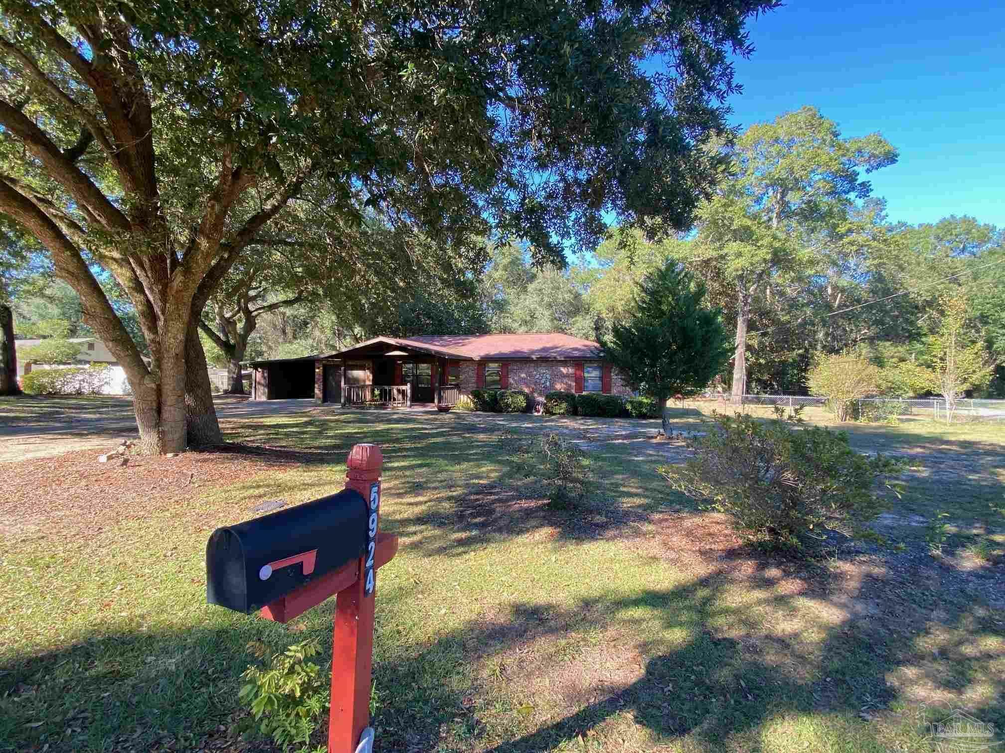 Property Photo:  5924 Osage Tr  FL 32570 