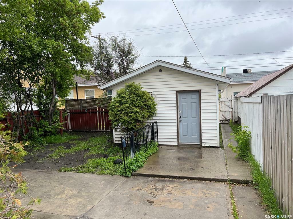 Property Photo:  149 11th Street E  SK S6V 1A2 