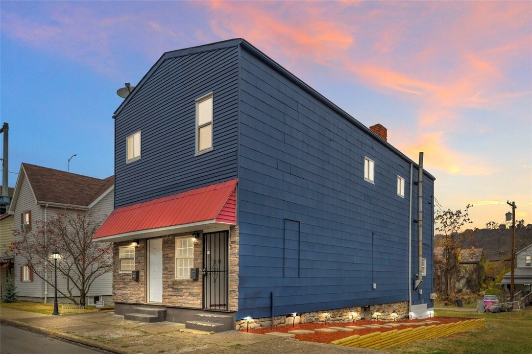 Property Photo:  431 Liberty Ave  PA 15022 