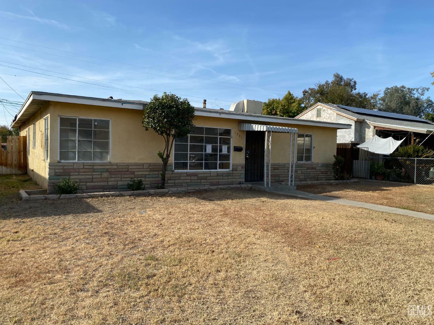 Property Photo:  1501 Edna Street  CA 93304 