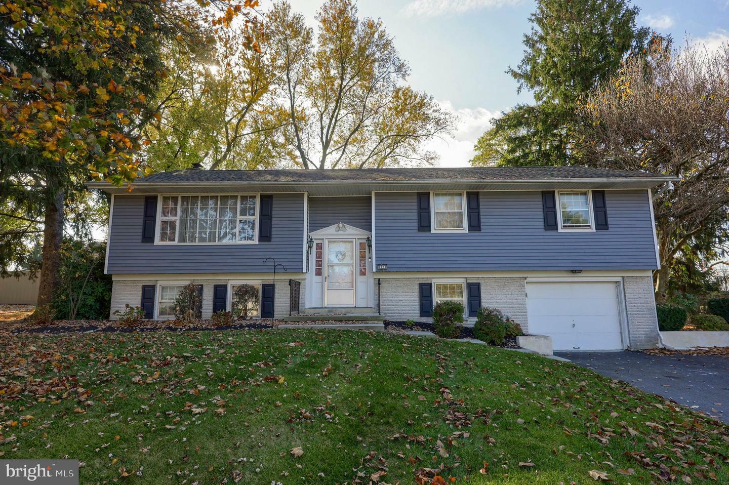 Property Photo:  1821 Amity Drive  PA 17601 