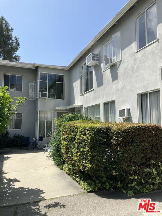 Property Photo:  1335 N Vista St 6  CA 90046 