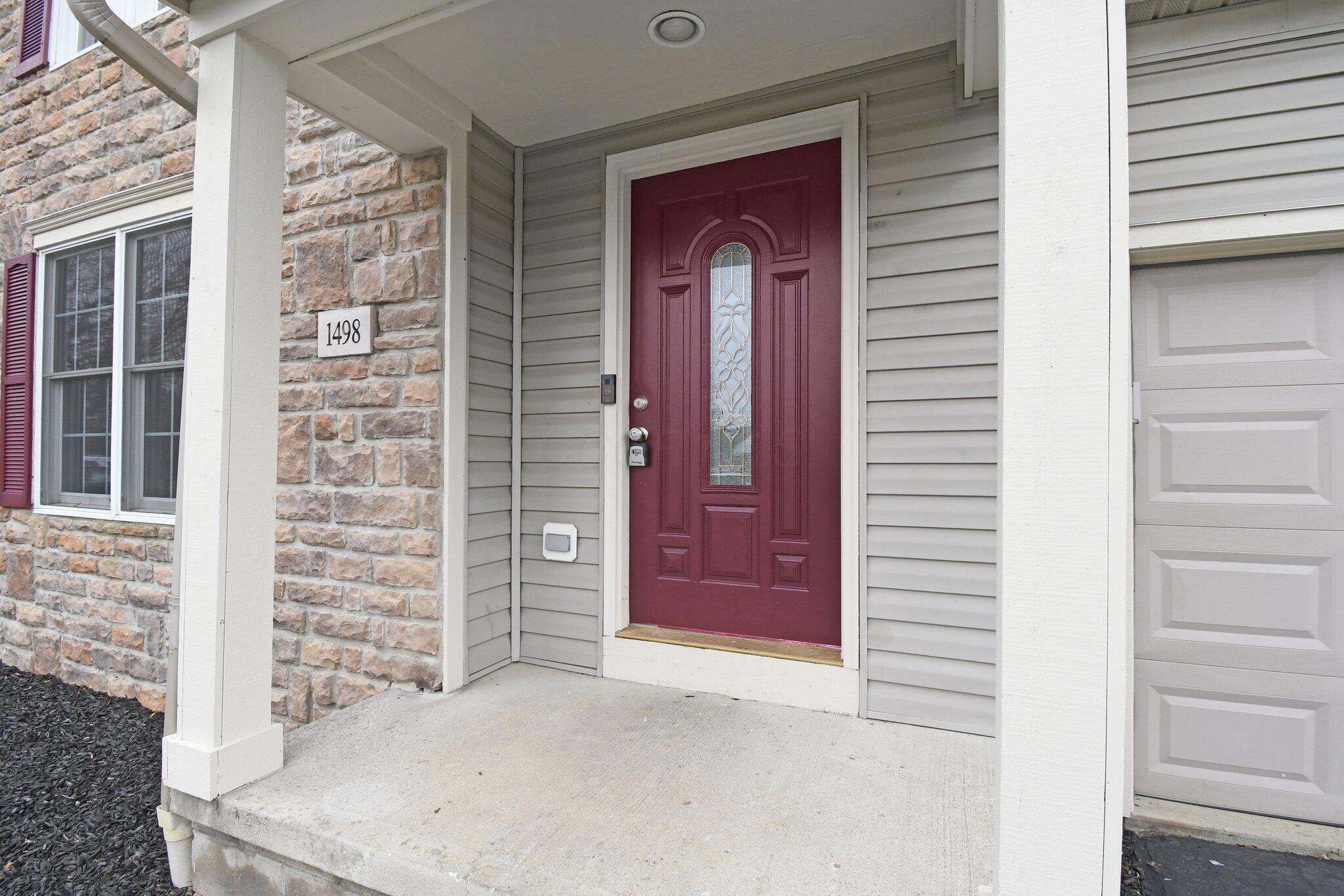 Property Photo:  1498 S Hunters Drive  OH 43055 