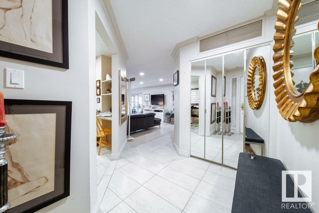 Photo de la propriété:  14812 45 Avenue NW 4  AB T6H 5M5 