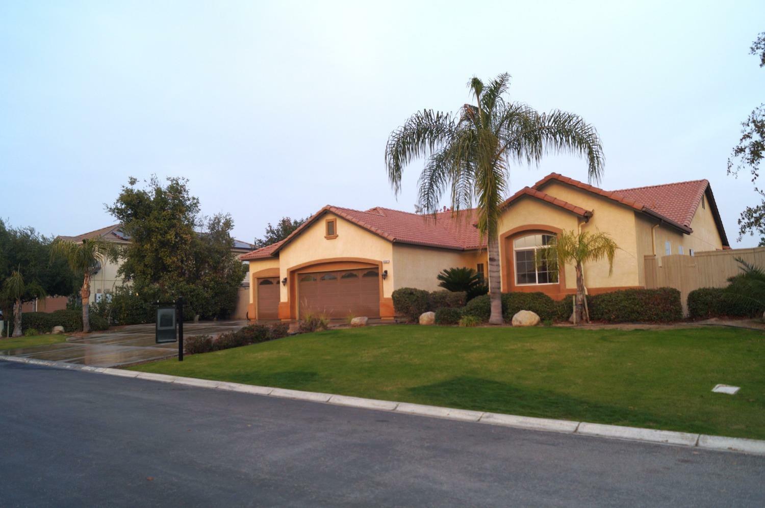 Property Photo:  6607 Carracci Lane  CA 93306 