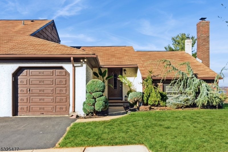 Property Photo:  11 Canterbury Ct  NJ 08872 