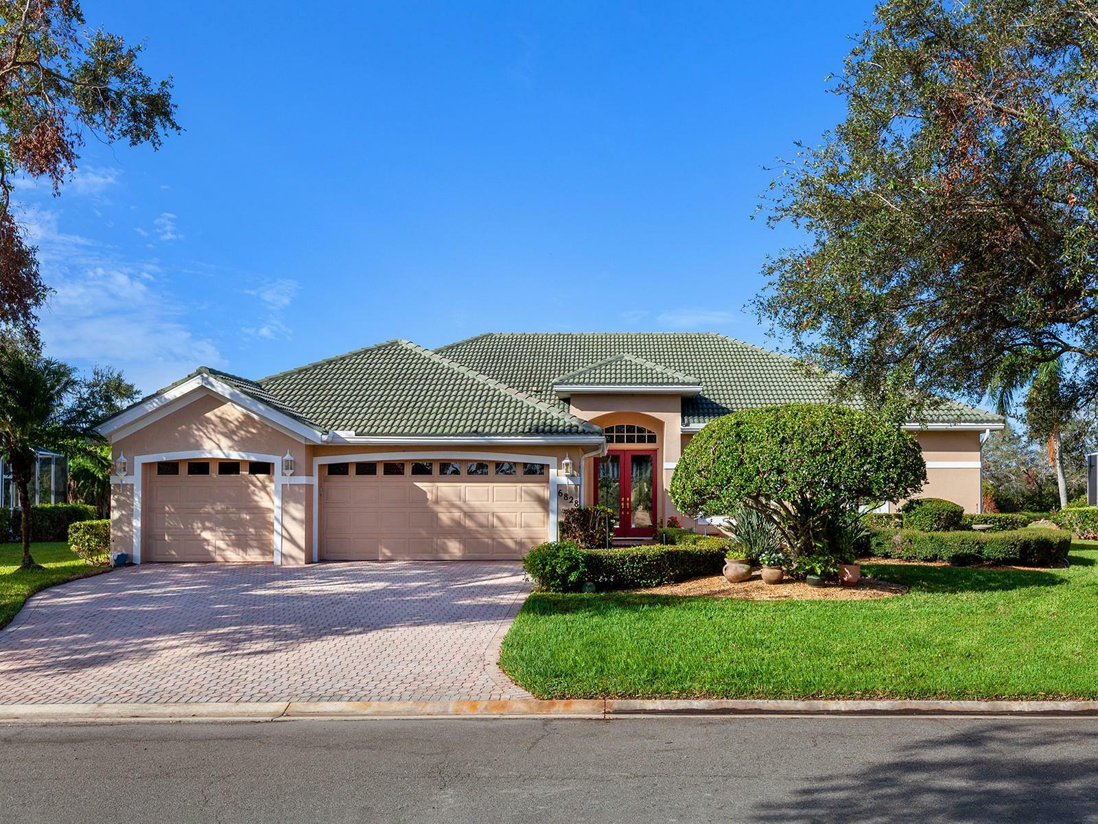 Property Photo:  6828 Coyote Ridge Court  FL 34201 