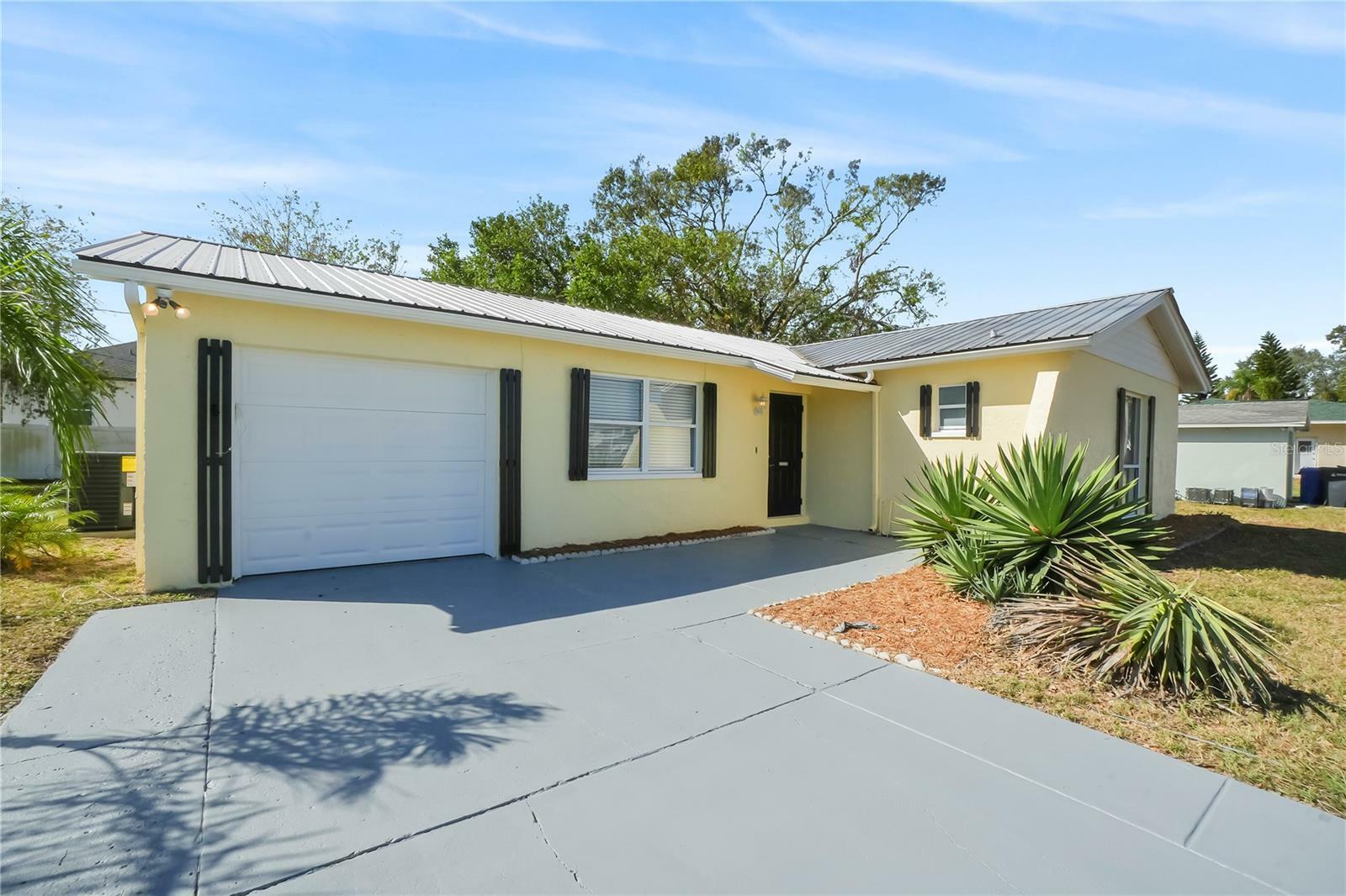 Property Photo:  502 Flamingo Drive  FL 33572 