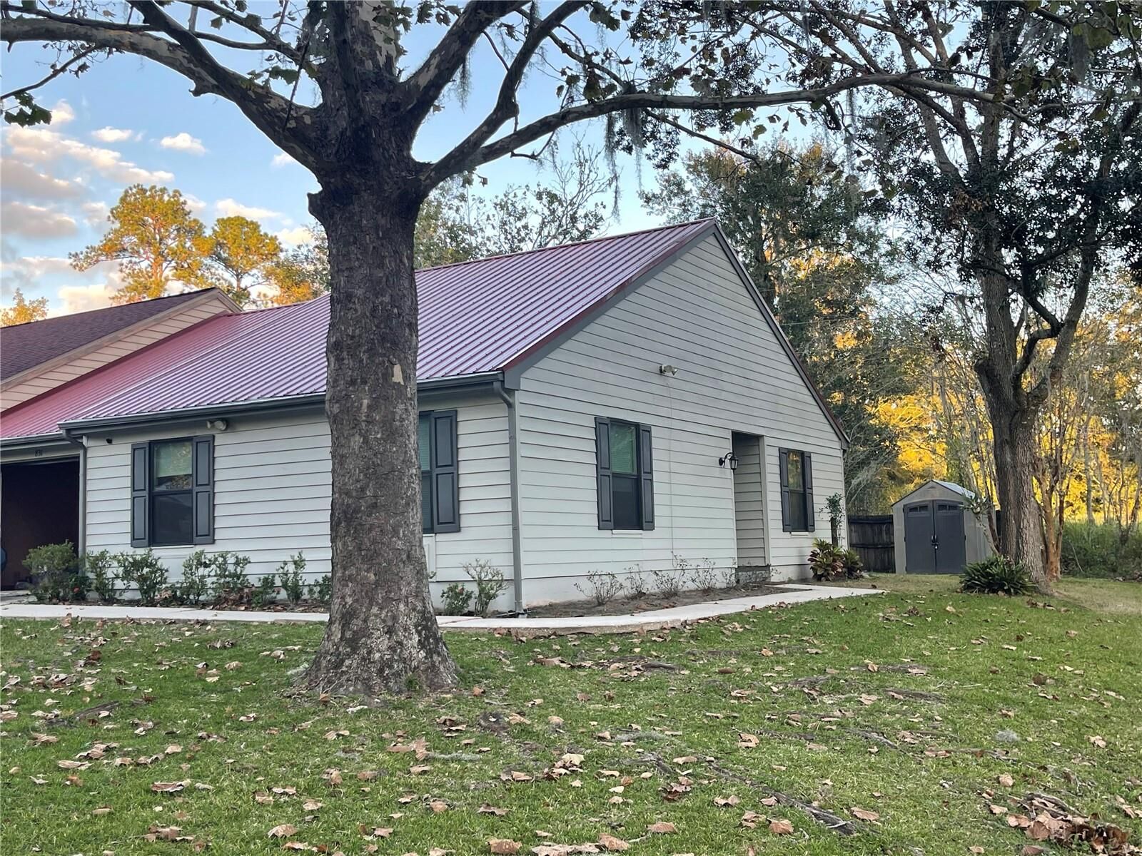 Property Photo:  831 Village Drive  FL 34601 