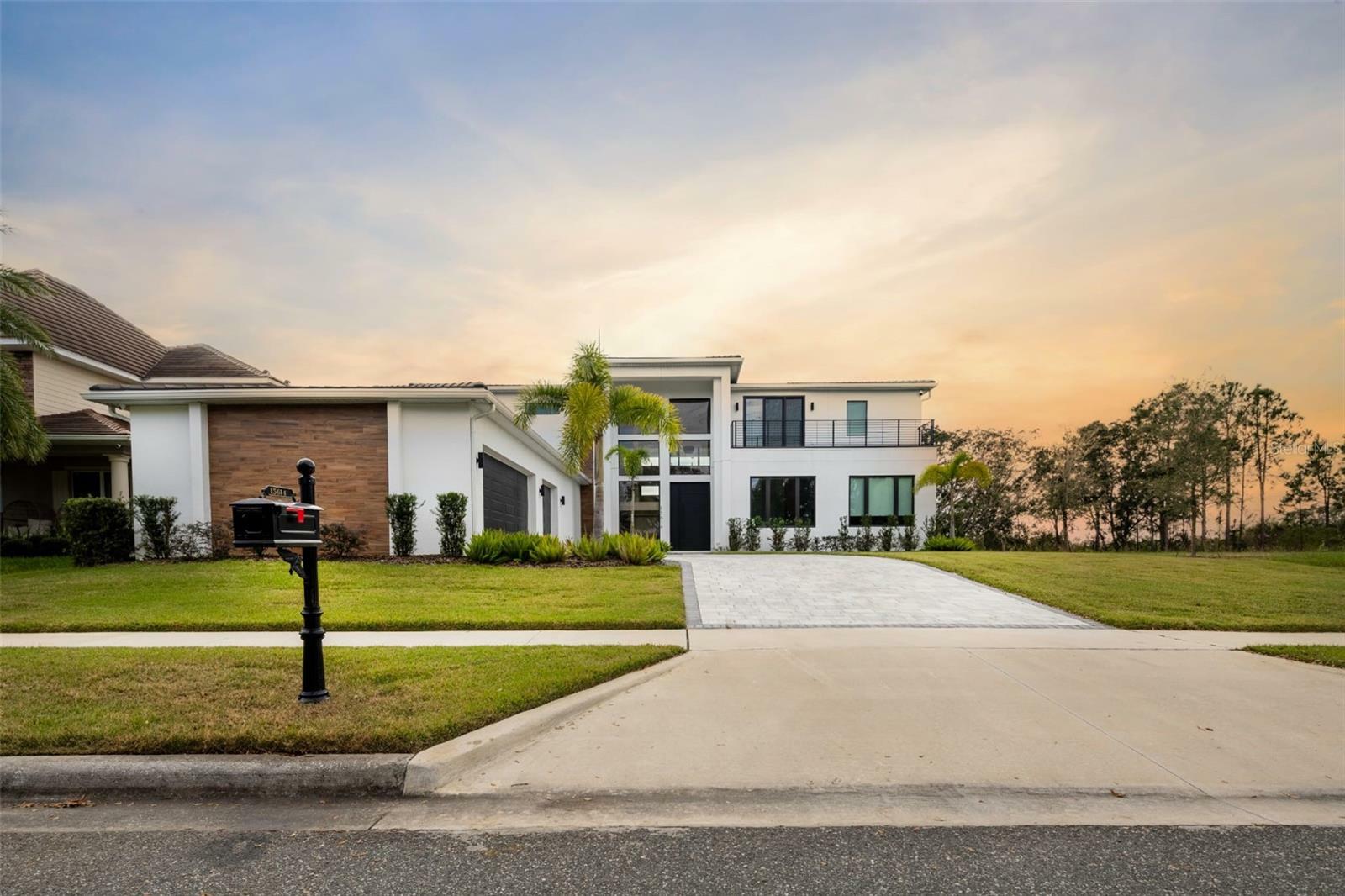 Property Photo: 15614 Espalier Way FL 34787
