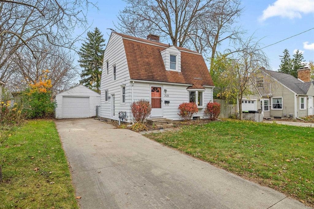 Property Photo:  2525 Jefferson Avenue  MI 48640 