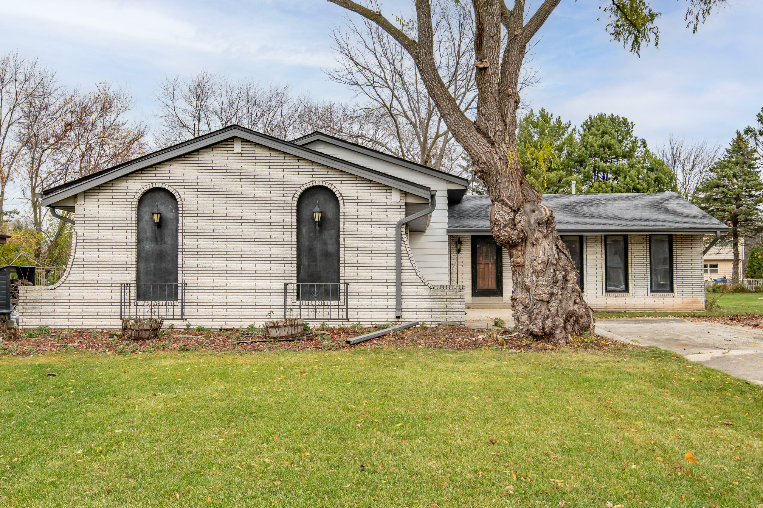 Property Photo: 8900 W Bottsford Ave WI 53228