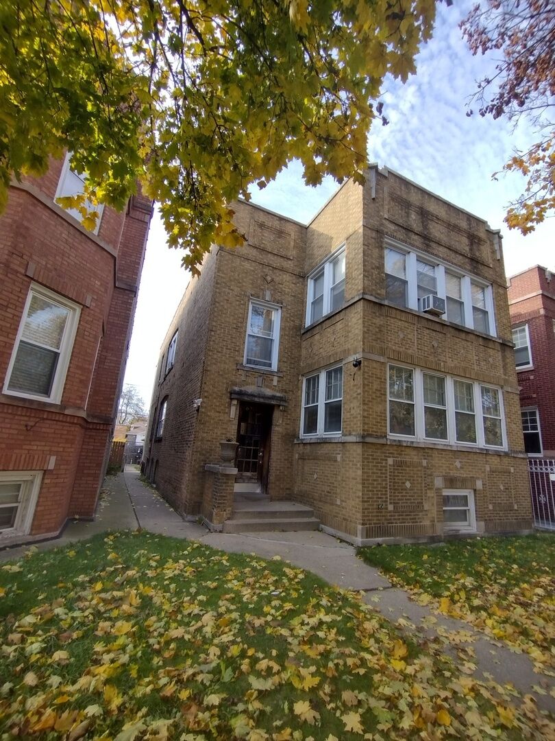 Property Photo: 6214 N Artesian Avenue IL 60659