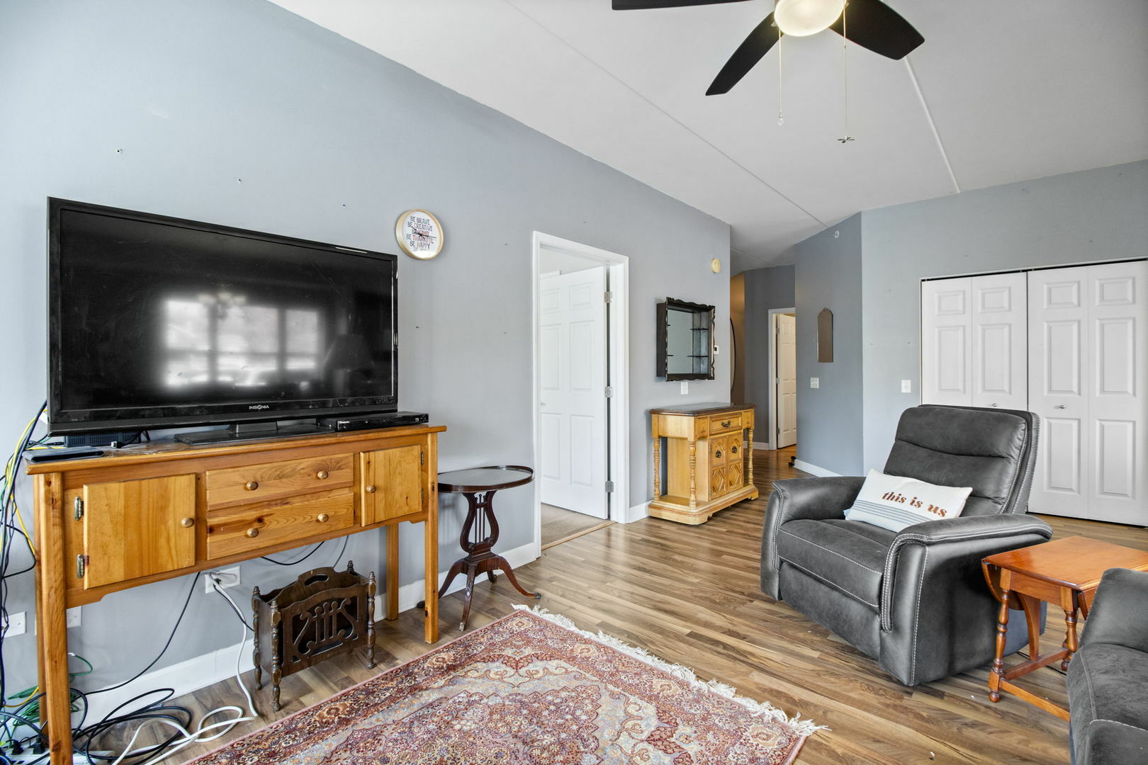 Property Photo:  10 N Gilbert Street 102  IL 60177 