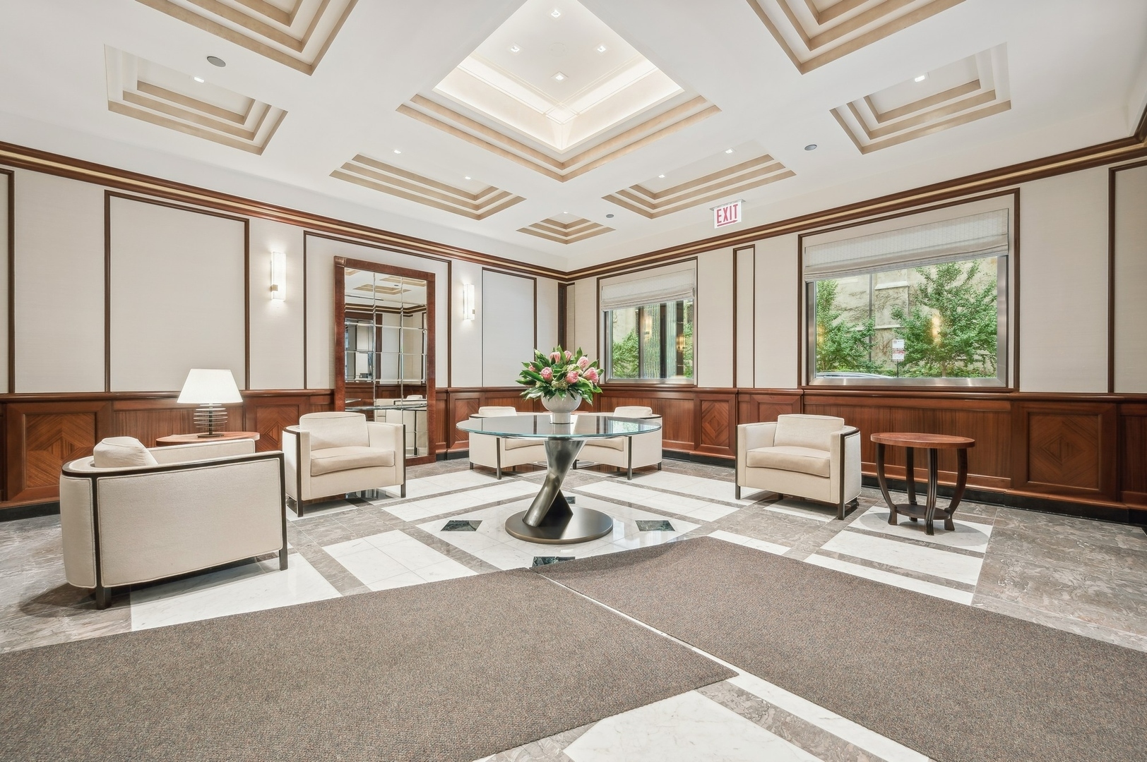 Property Photo: 132 E Delaware Place 6201 IL 60611