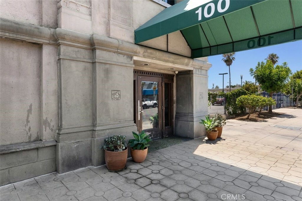 Property Photo:  100 W 5th Street 8B  CA 90802 