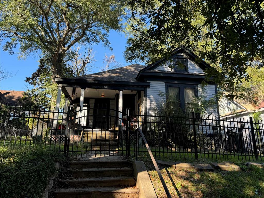 Property Photo:  648 Wichita  LA 71101 