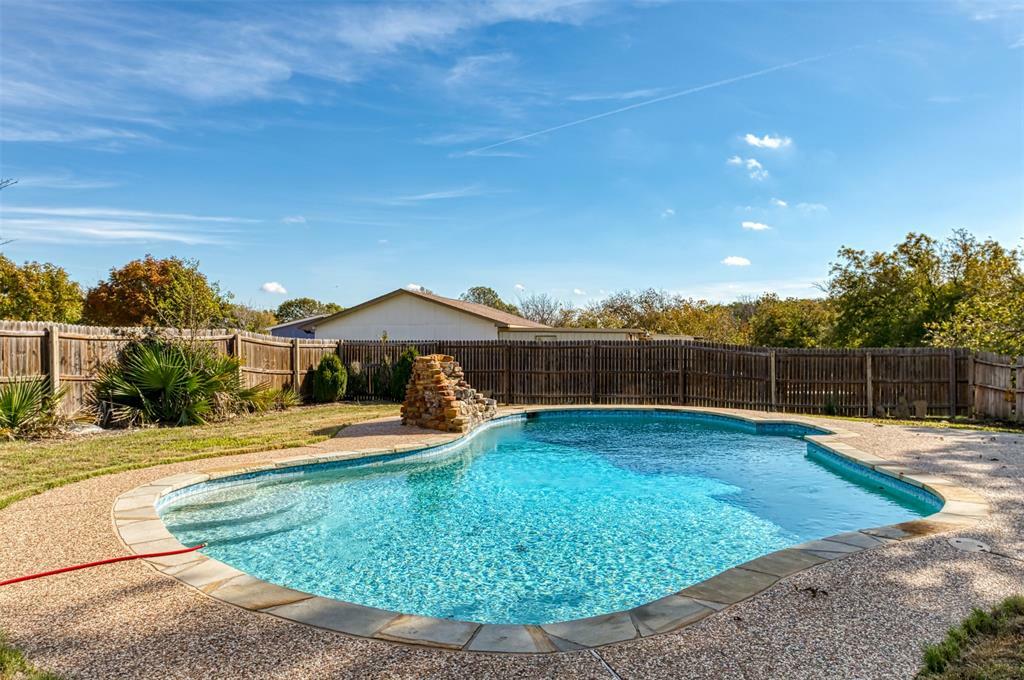 Property Photo:  6081 Timber Trail  TX 76020 