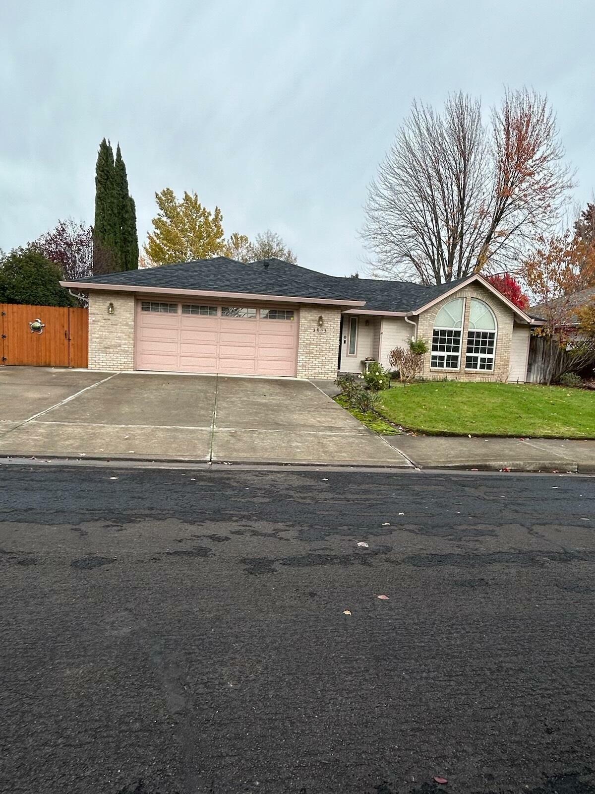 3053 Ruby Drive  Medford OR 97504 photo