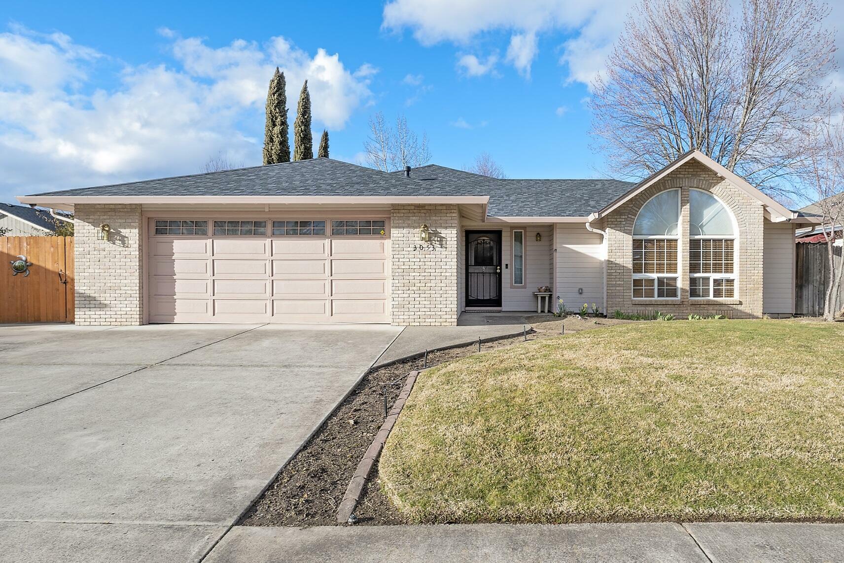Property Photo: 3053 Ruby Drive OR 97504
