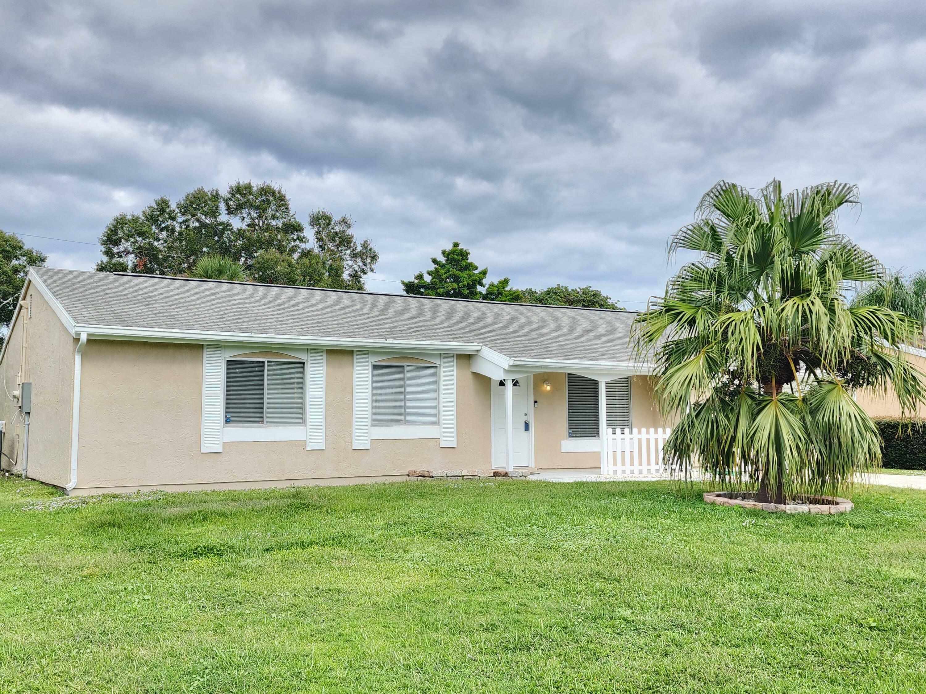 531 SE Tanner Avenue  Port Saint Lucie FL 34984 photo