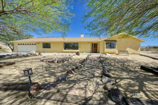 Property Photo: 6319 Denise Ave CA 93527