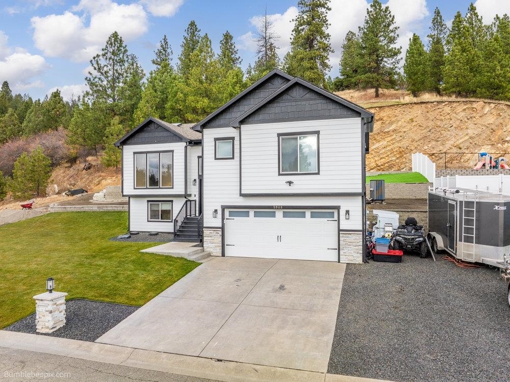 Property Photo:  5908 N Vista Grande Dr  WA 99027 