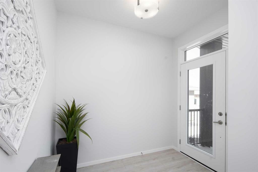 Property Photo:  340 Desrosiers Drive  MB R2C 5V3 