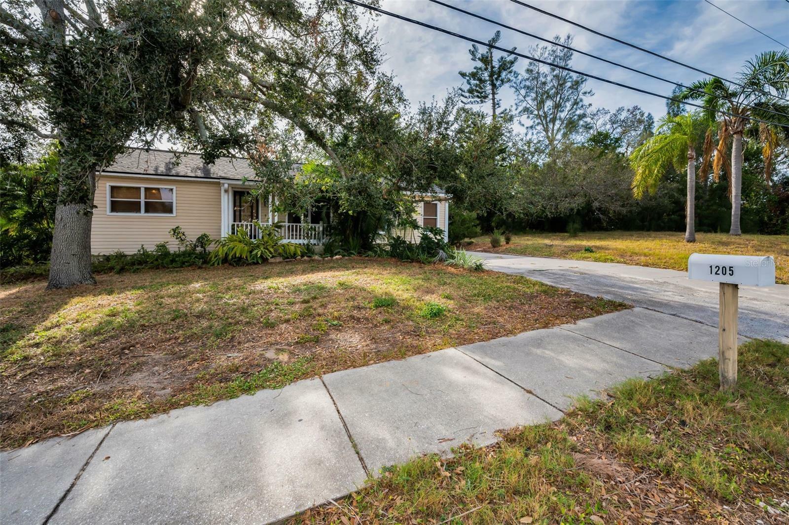 Property Photo:  1205 Riverside Drive  FL 34689 