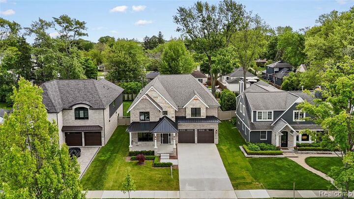 Property Photo:  2182 Buckingham Avenue  MI 48009 7545 