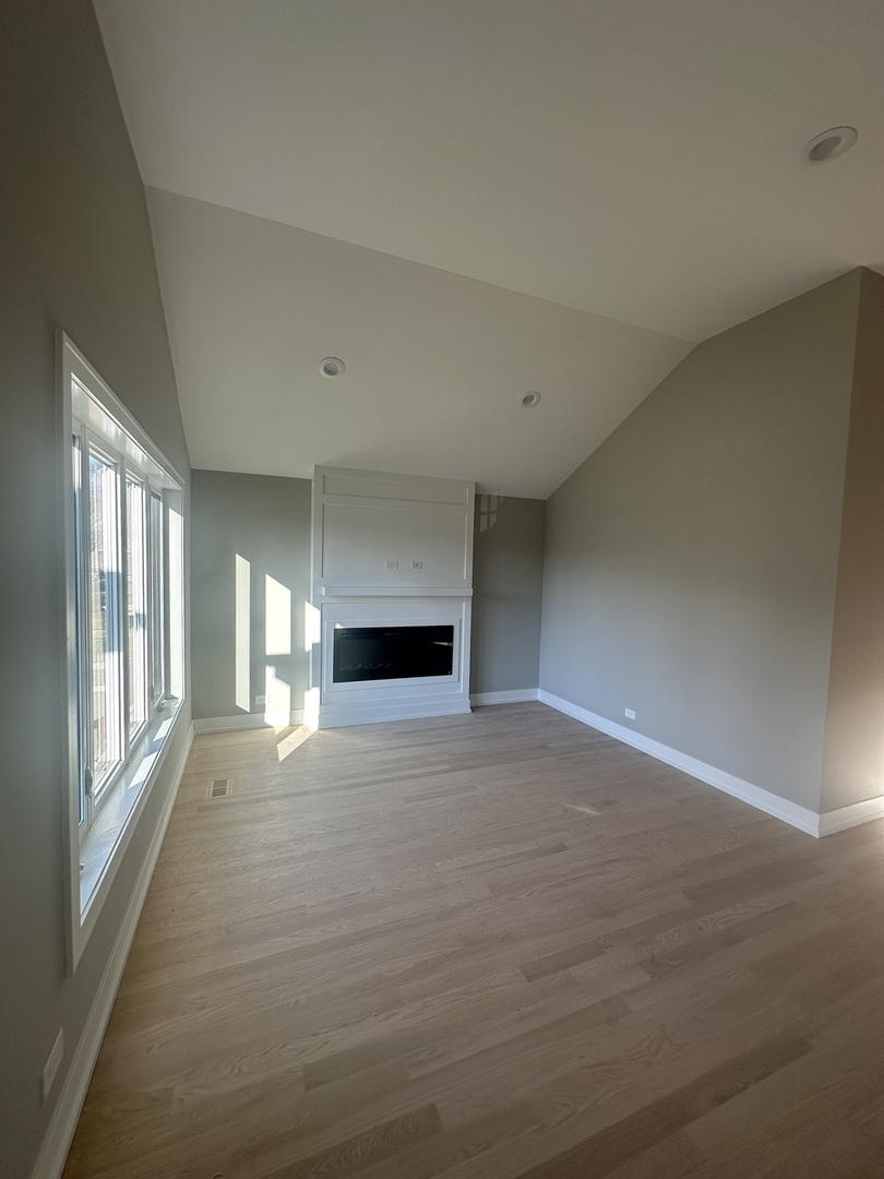 Property Photo:  7737 1/2 Nashville Avenue  IL 60459 