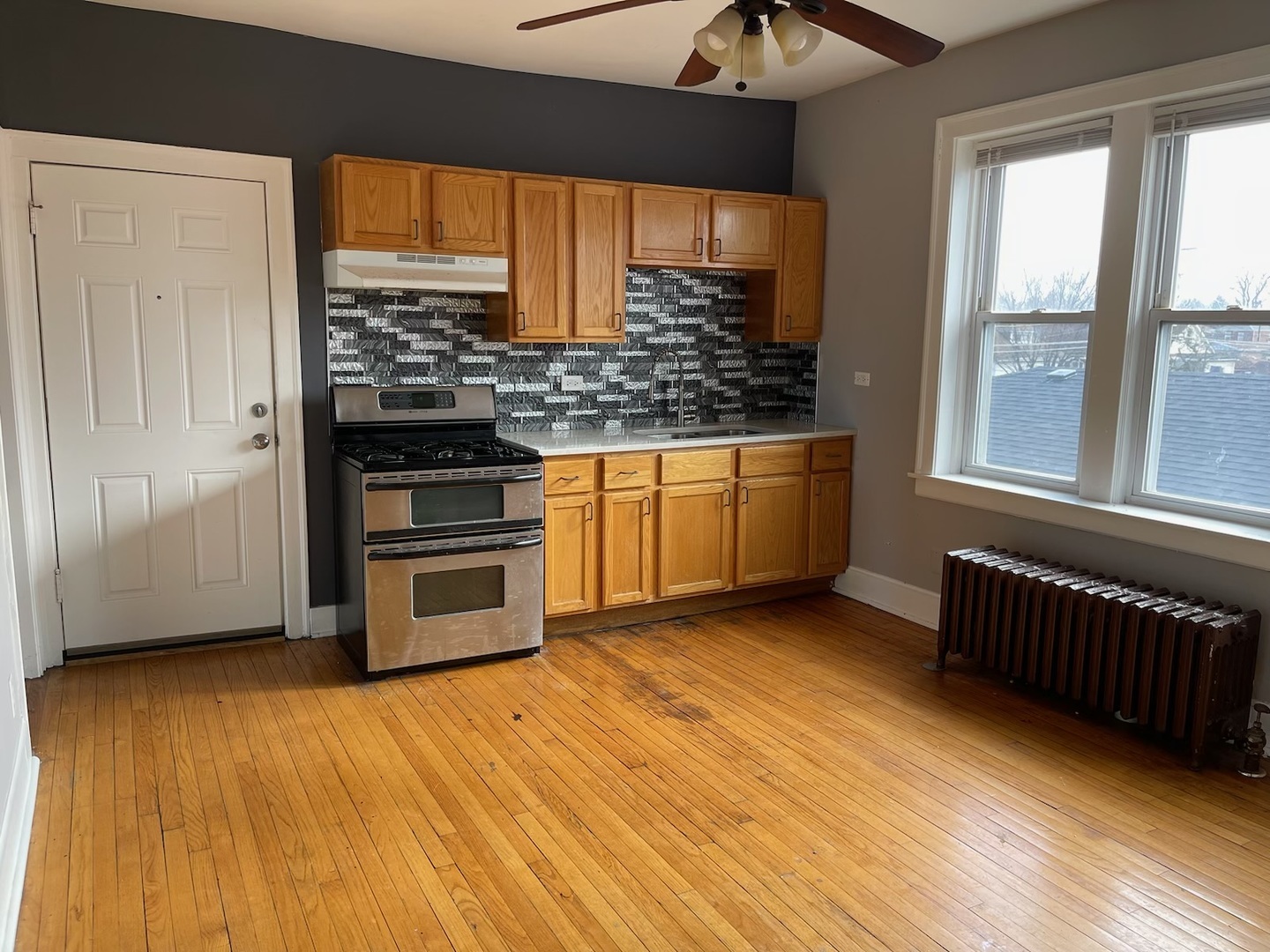 Property Photo:  9215 S Kingston Avenue 2R  IL 60617 