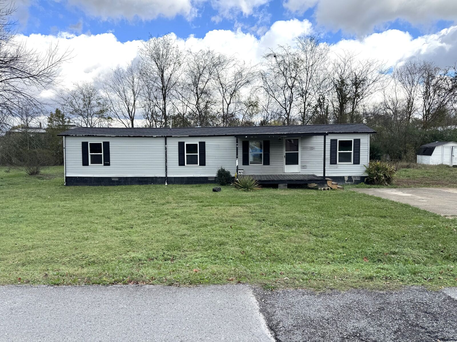 Property Photo: 512 McFerrin St TN 37190