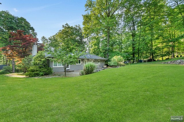 Property Photo:  32 Lilline Lane  NJ 07458 