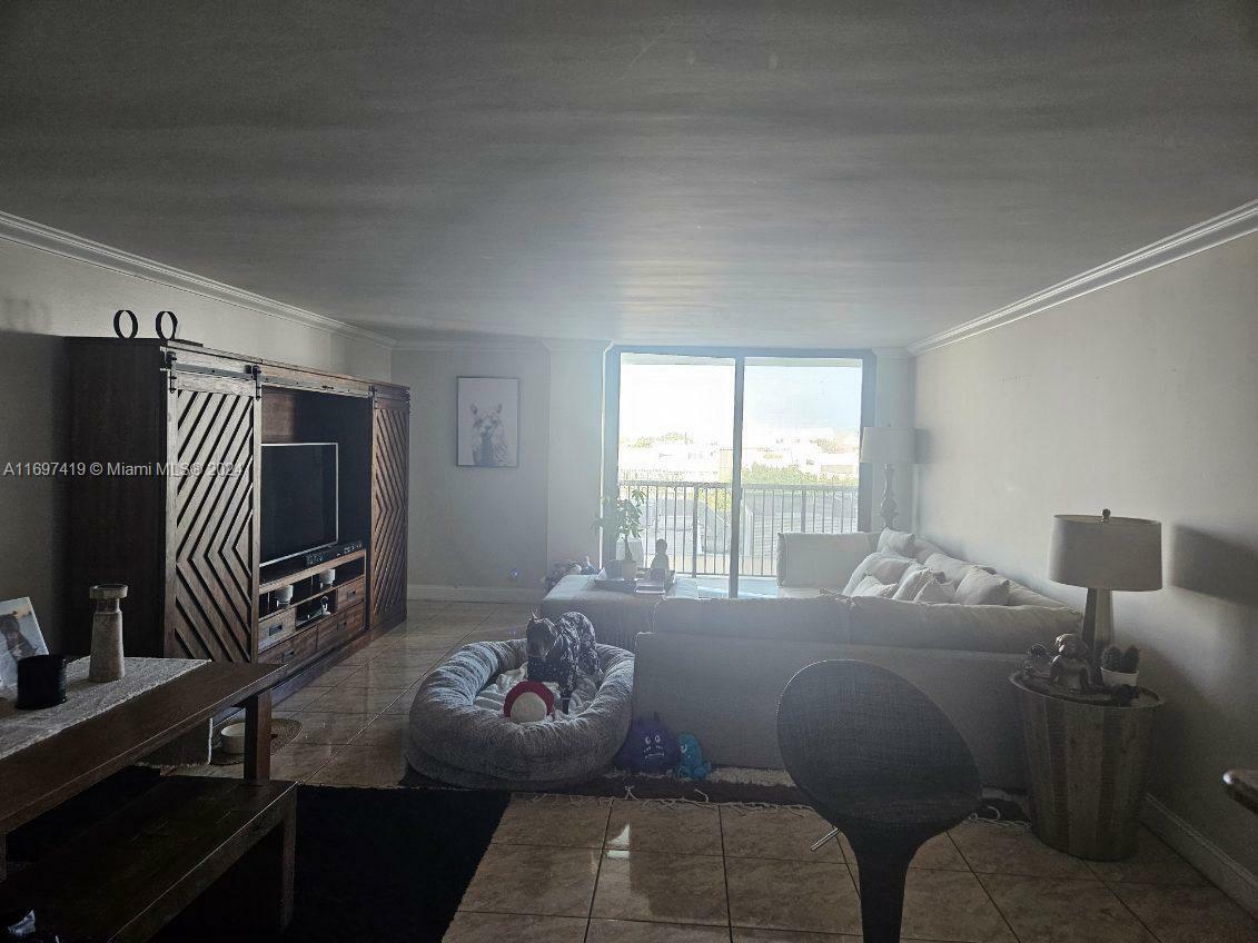 Property Photo:  1800 Collins Ave 8B  FL 33139 