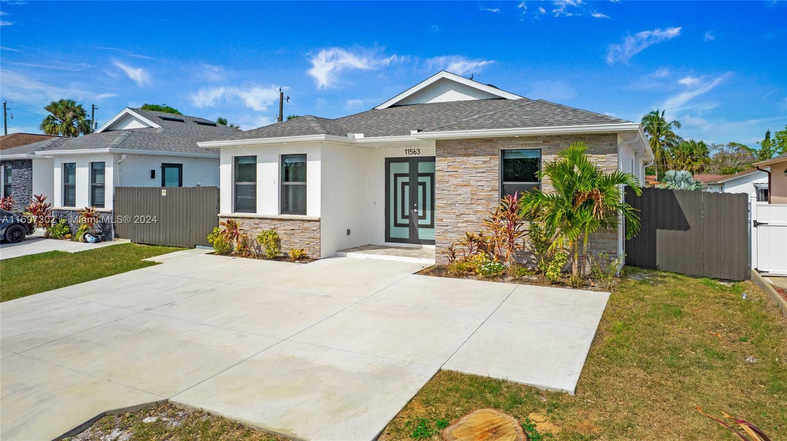 Property Photo:  11563 Saunders Ave  FL 34135 