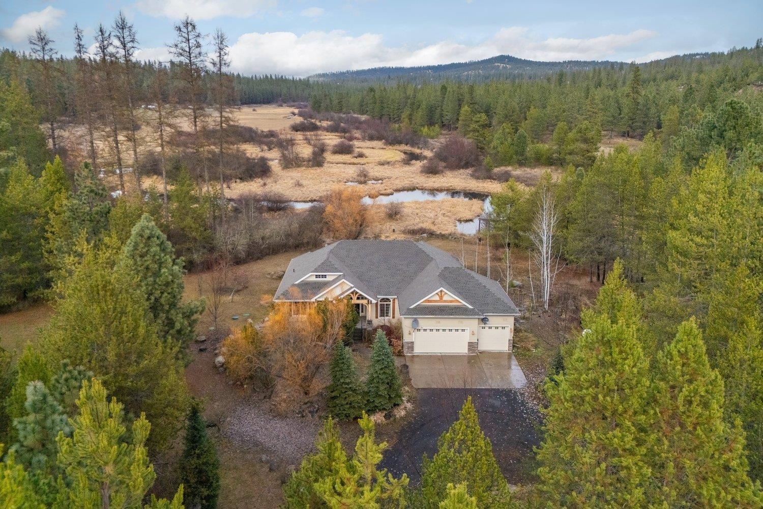 Property Photo:  28916 N River Estates Rd  WA 99003 