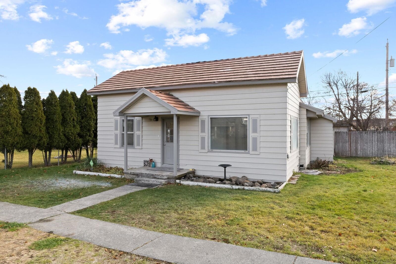 Property Photo:  319 W 4th St  WA 99032 