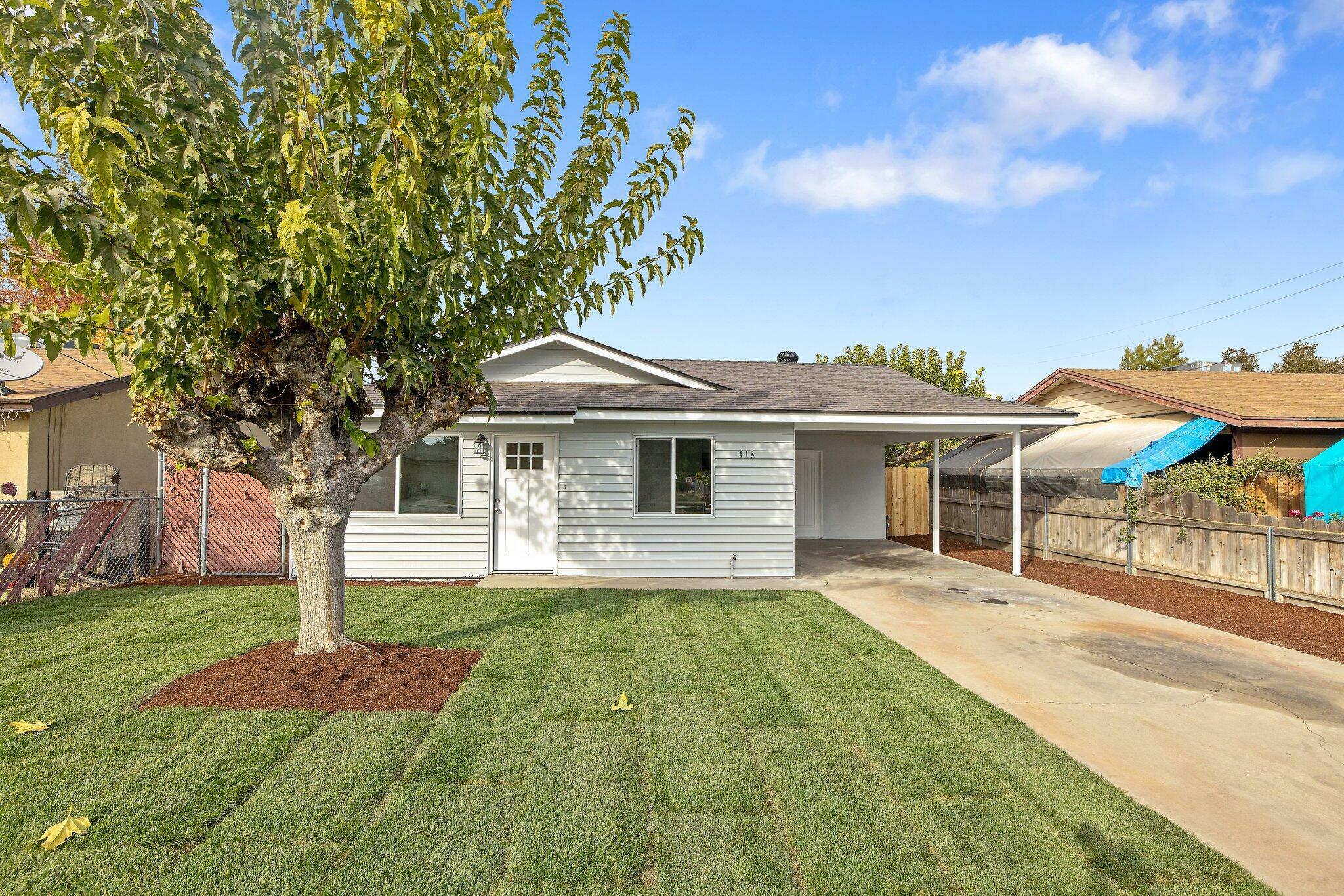 Property Photo:  713 W Firebaugh Avenue  CA 93221 