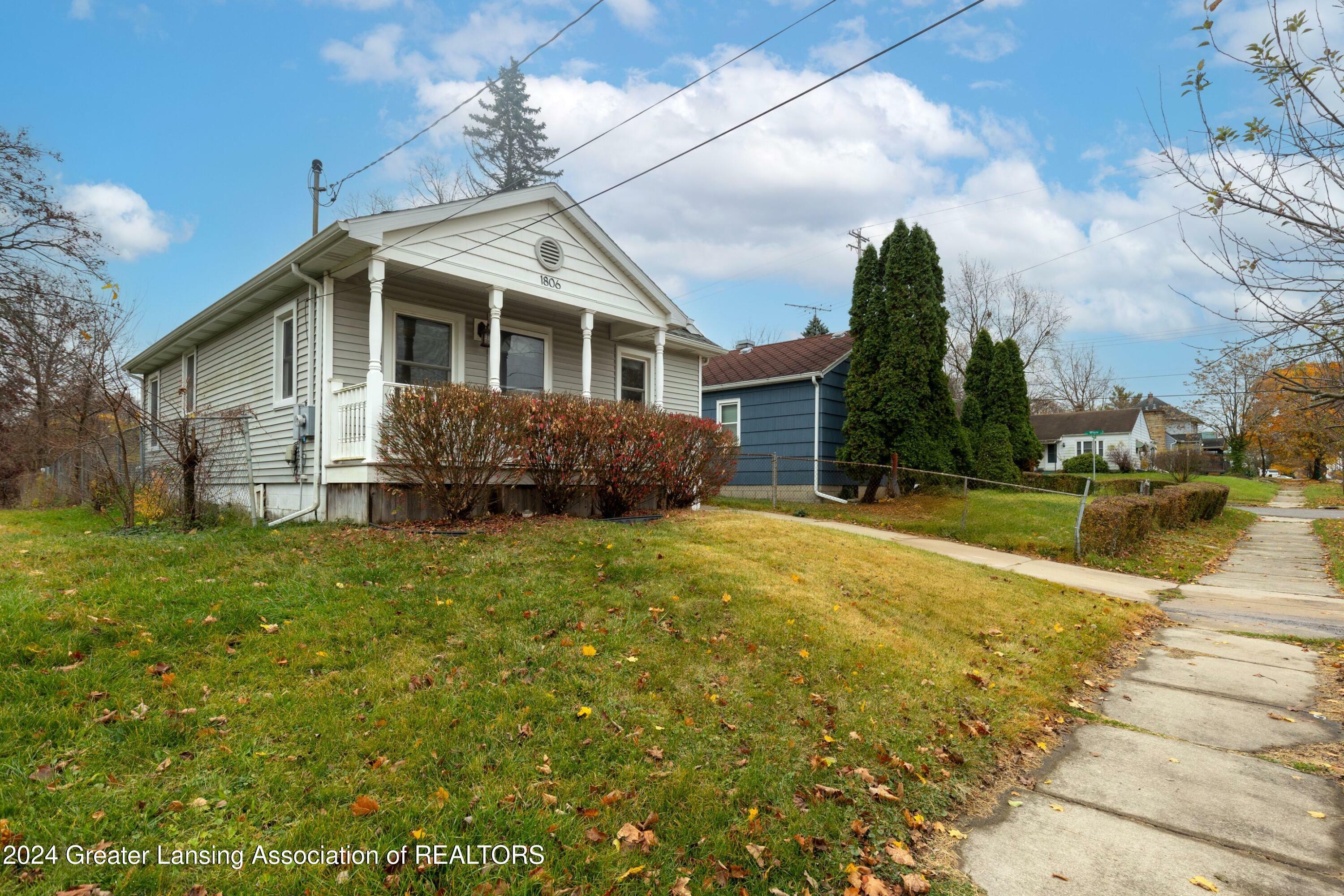 Property Photo:  1806 Vermont Avenue  MI 48906 