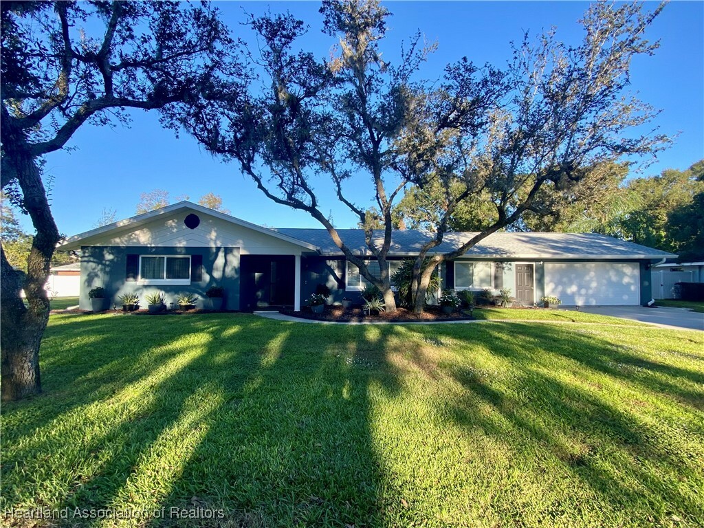 Property Photo:  2630 Greenlawn Drive  FL 33870 