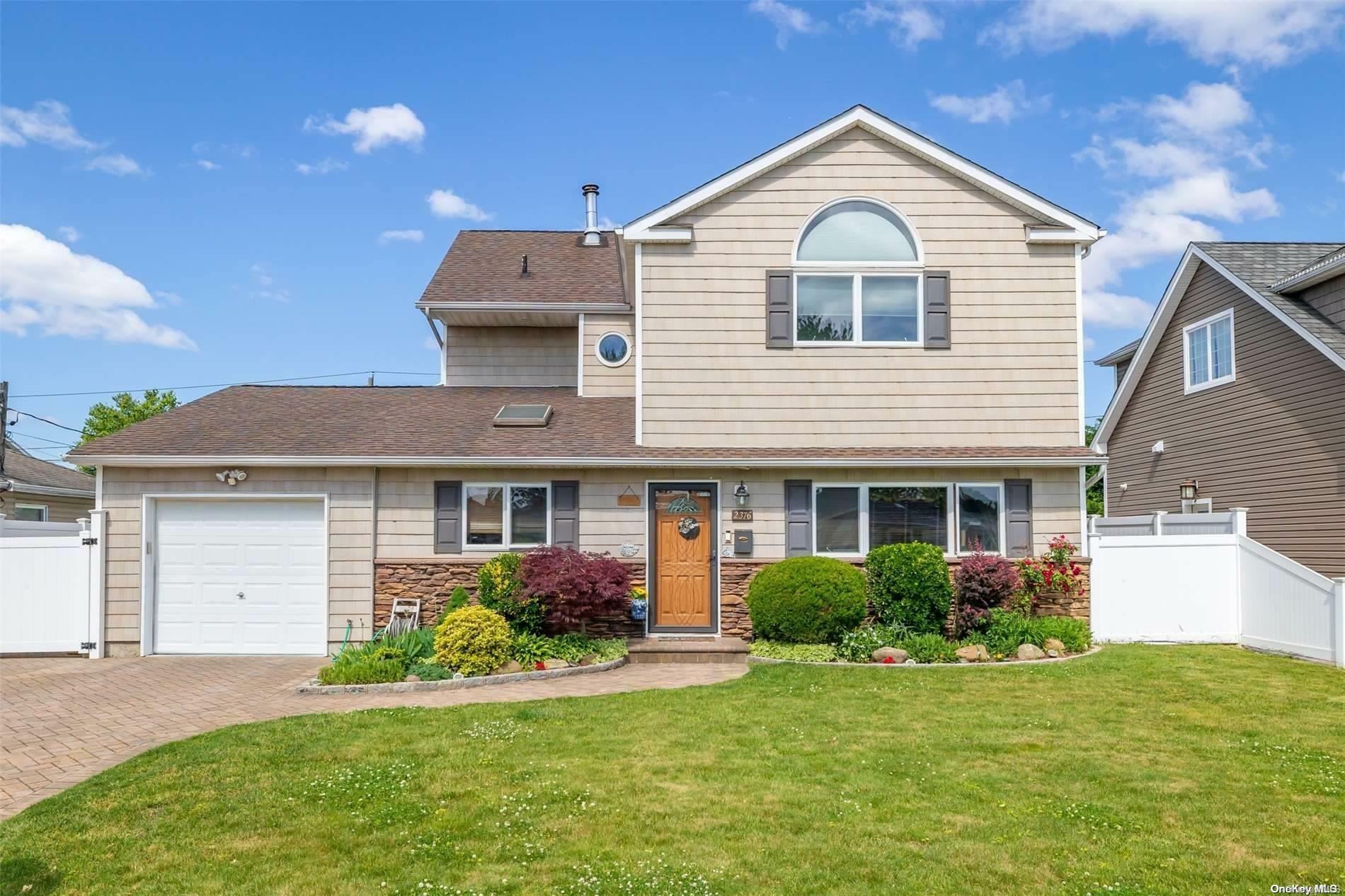 Property Photo: 2376 Willoughby Avenue NY 11783