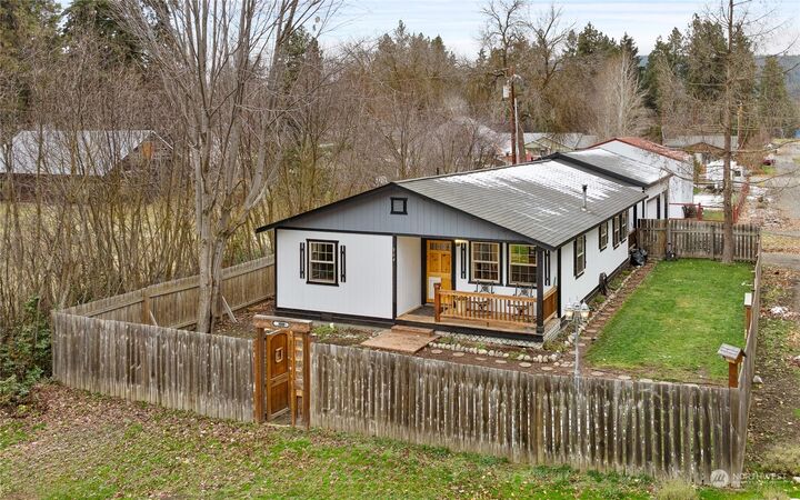 Property Photo: 304 Lincoln Avenue WA 98922