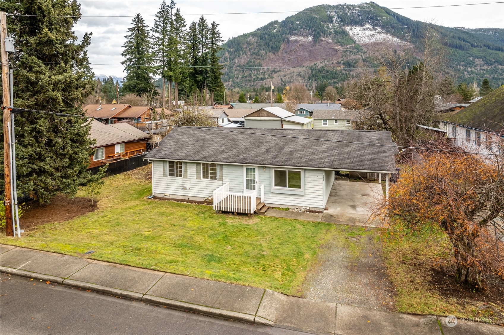 Property Photo:  740 Fullerton Avenue  WA 98241 